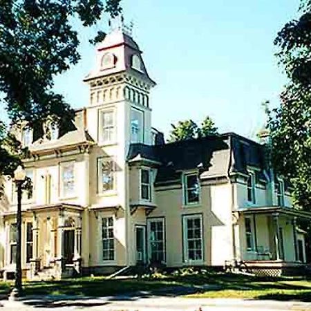 Absolute 1000 Islands Monthly Suites Gananoque Εξωτερικό φωτογραφία