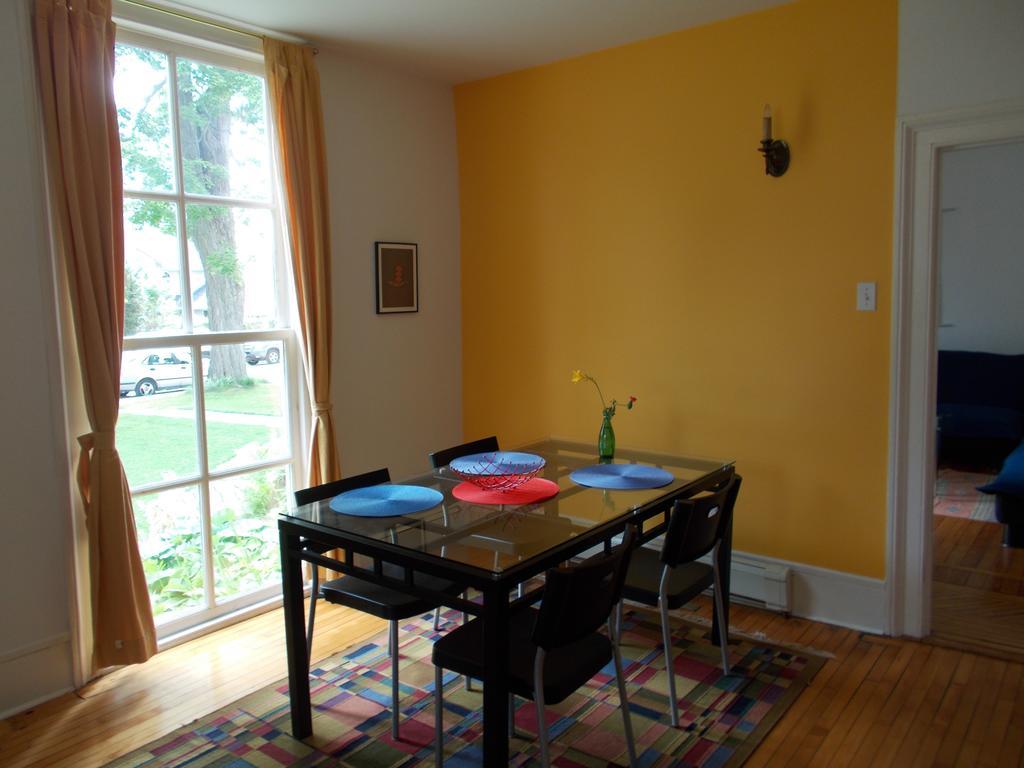 Absolute 1000 Islands Monthly Suites Gananoque Δωμάτιο φωτογραφία