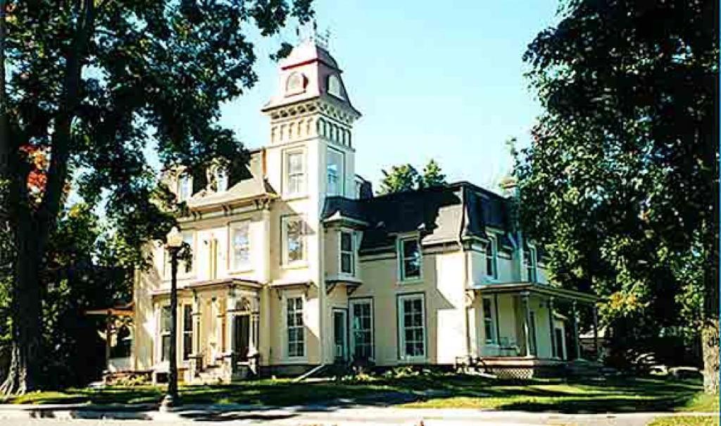 Absolute 1000 Islands Monthly Suites Gananoque Εξωτερικό φωτογραφία