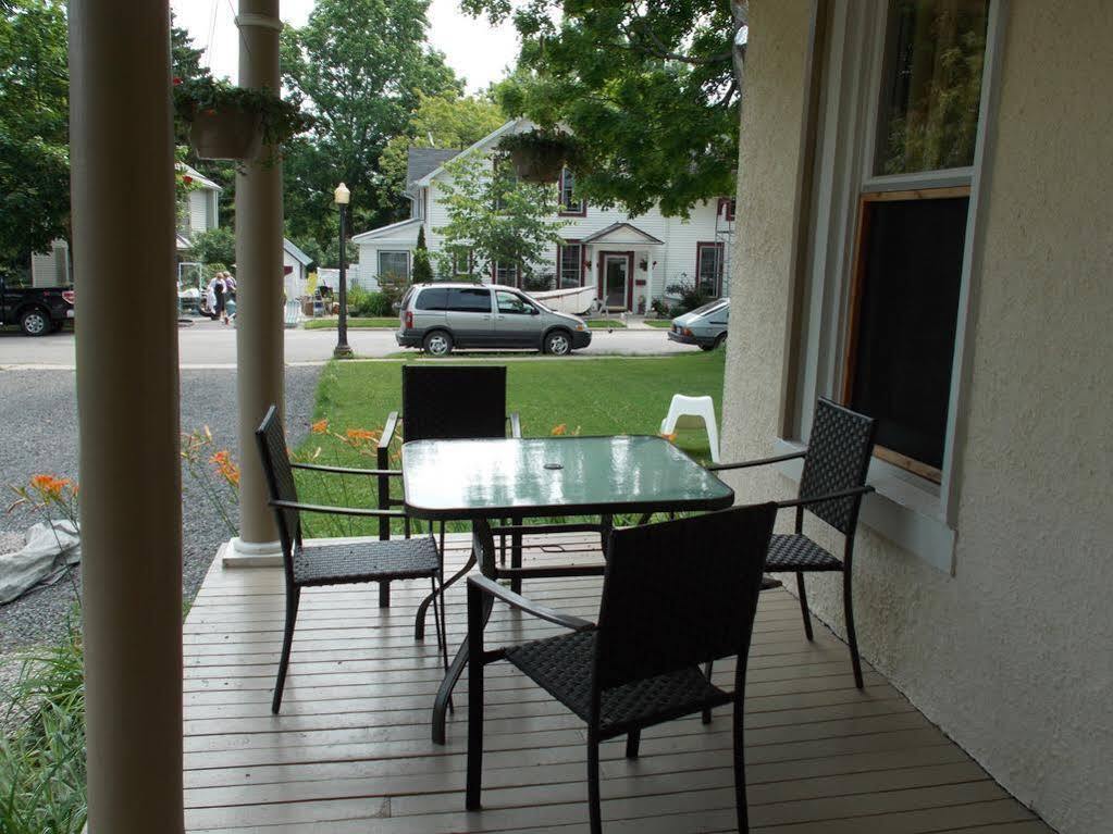 Absolute 1000 Islands Monthly Suites Gananoque Εξωτερικό φωτογραφία