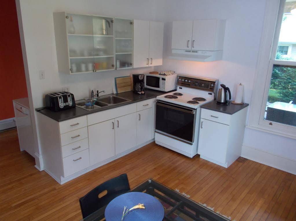 Absolute 1000 Islands Monthly Suites Gananoque Εξωτερικό φωτογραφία